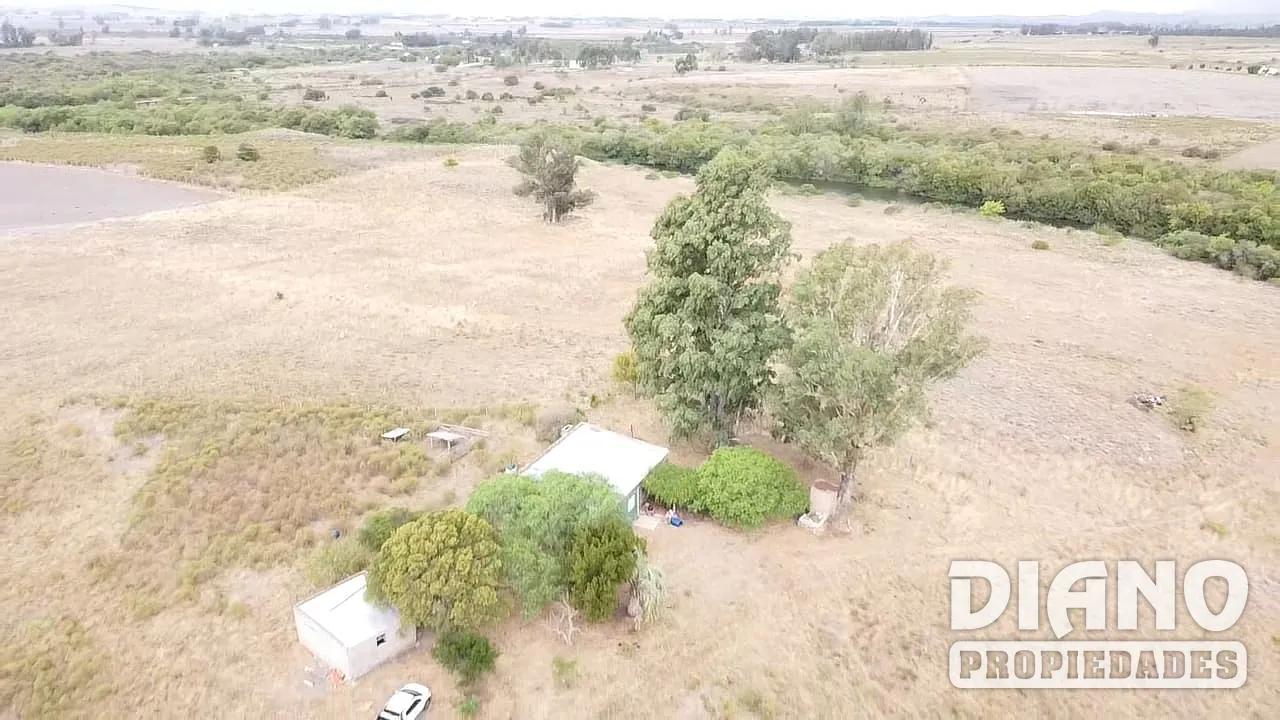 Chacra con LAGUNA