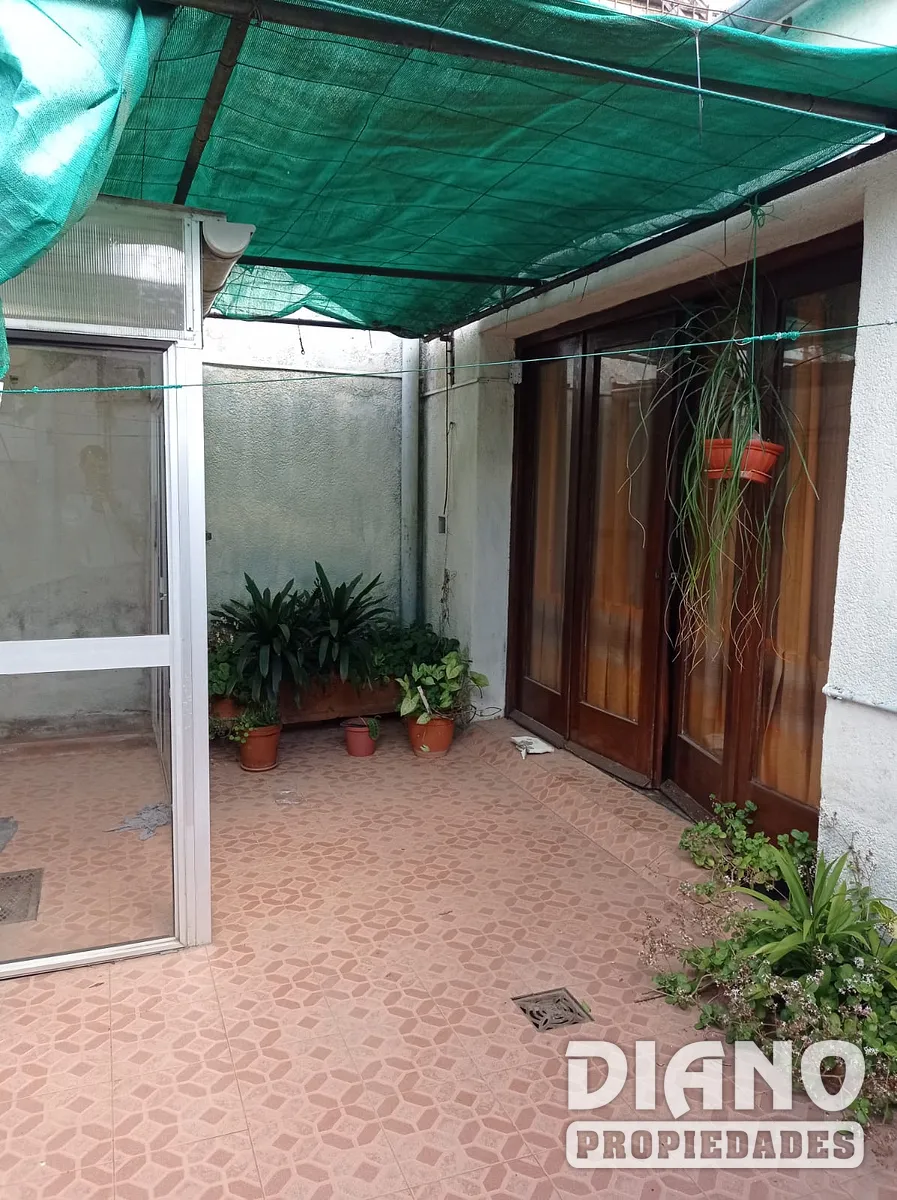 Centro, acceso por 2 calles.