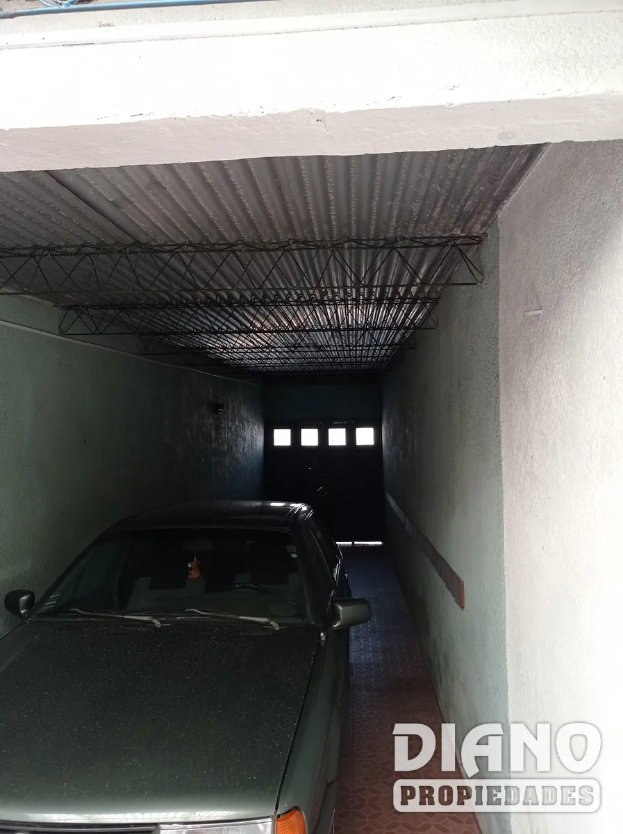 Centro, acceso por 2 calles.