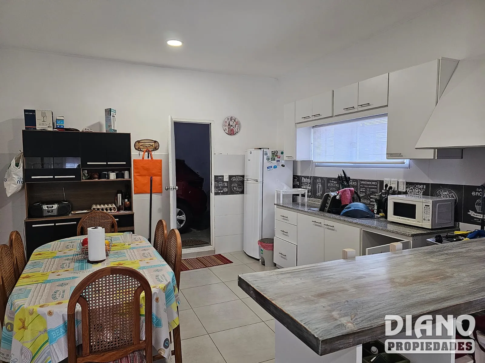 Casa céntrica en excelente estado, permuta por campo.