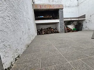 Casa céntrica en excelente estado, permuta por campo.