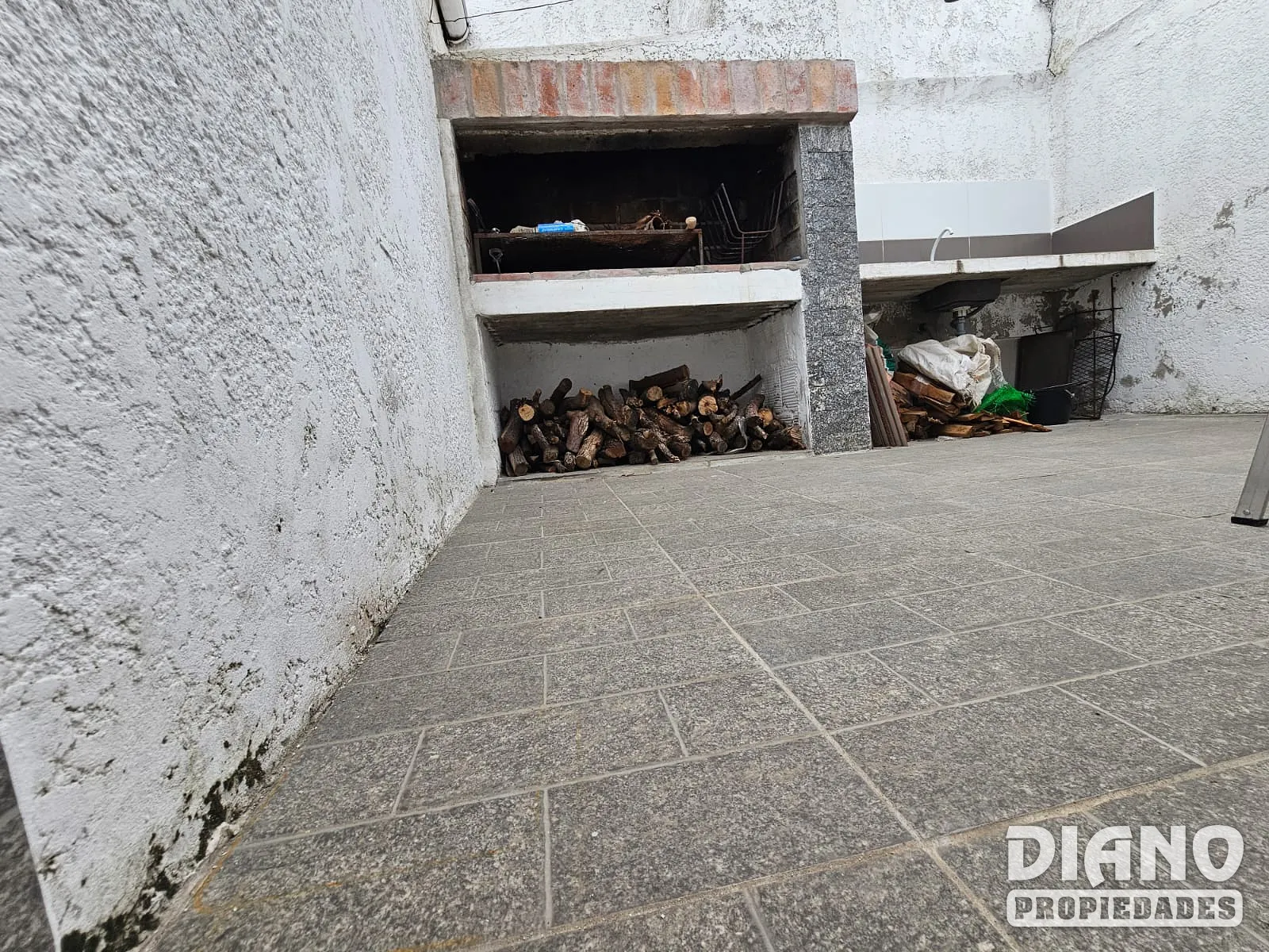 Casa céntrica en excelente estado, permuta por campo.