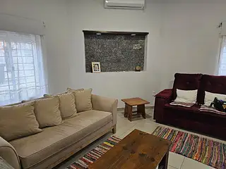 Casa céntrica en excelente estado, permuta por campo.