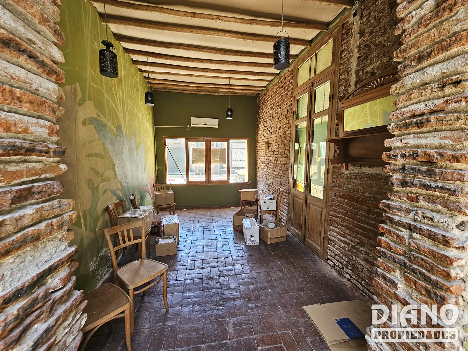 Centro, ex posada. Habitaciones con baño.
