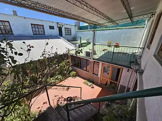 Centro, ex posada. Habitaciones con baño.