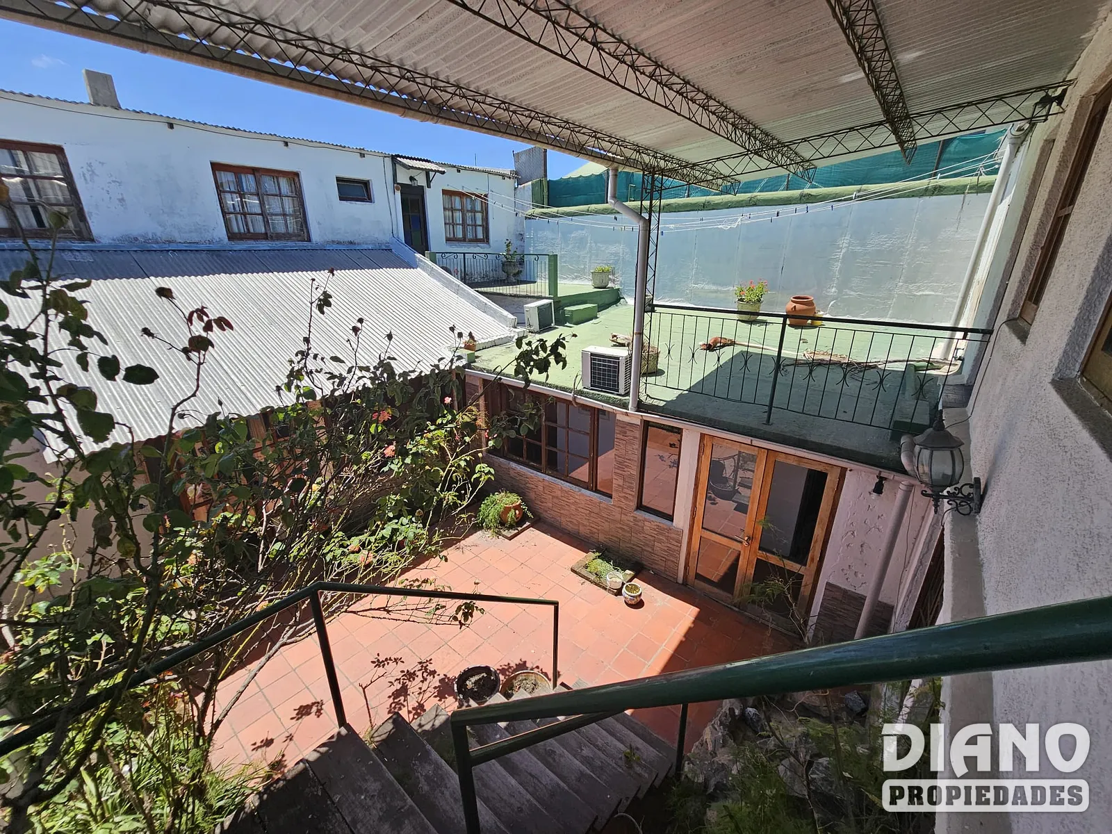 Centro, ex posada. Habitaciones con baño.