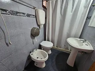 Centro, ex posada. Habitaciones con baño.
