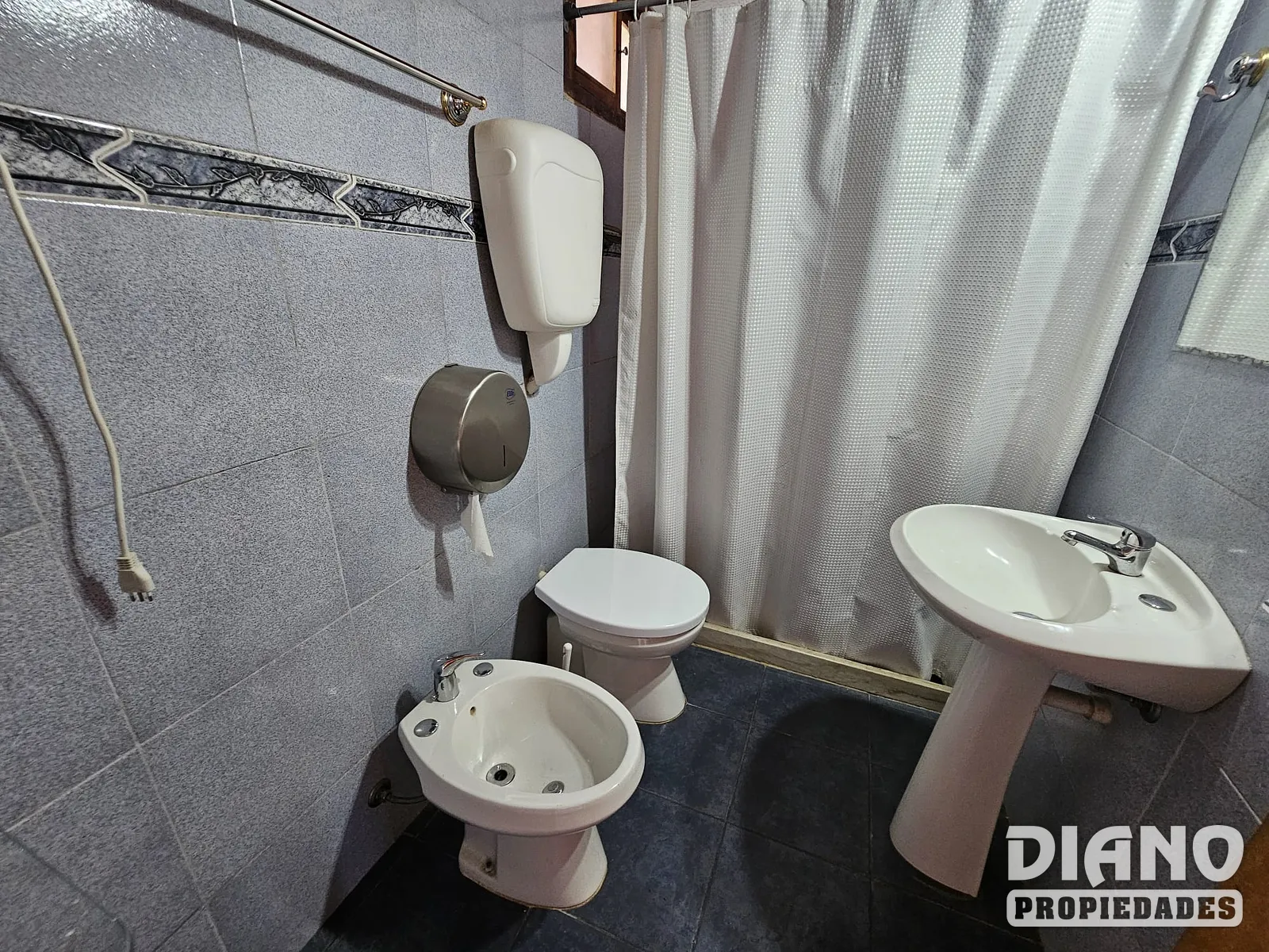 Centro, ex posada. Habitaciones con baño.