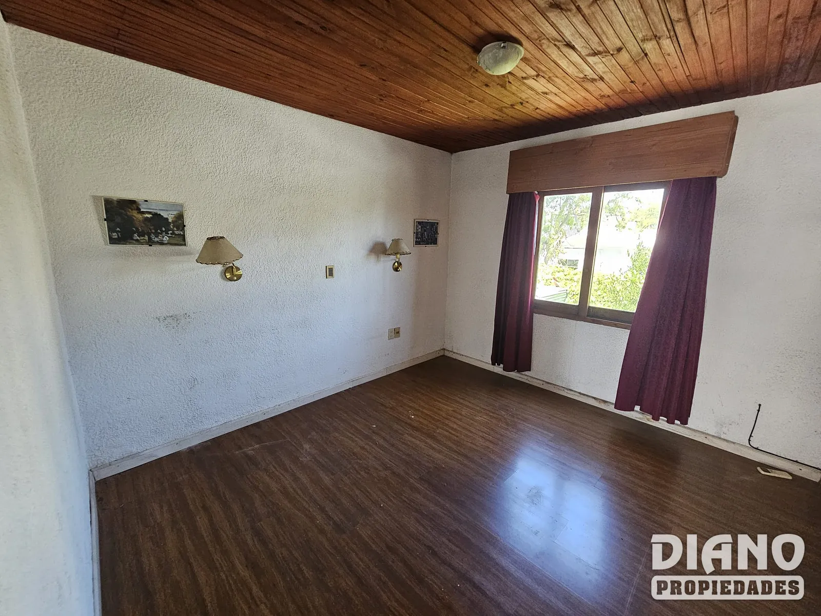 Centro, ex posada. Habitaciones con baño.