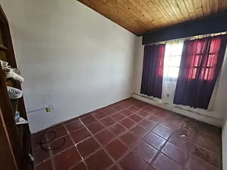 Centro, ex posada. Habitaciones con baño.