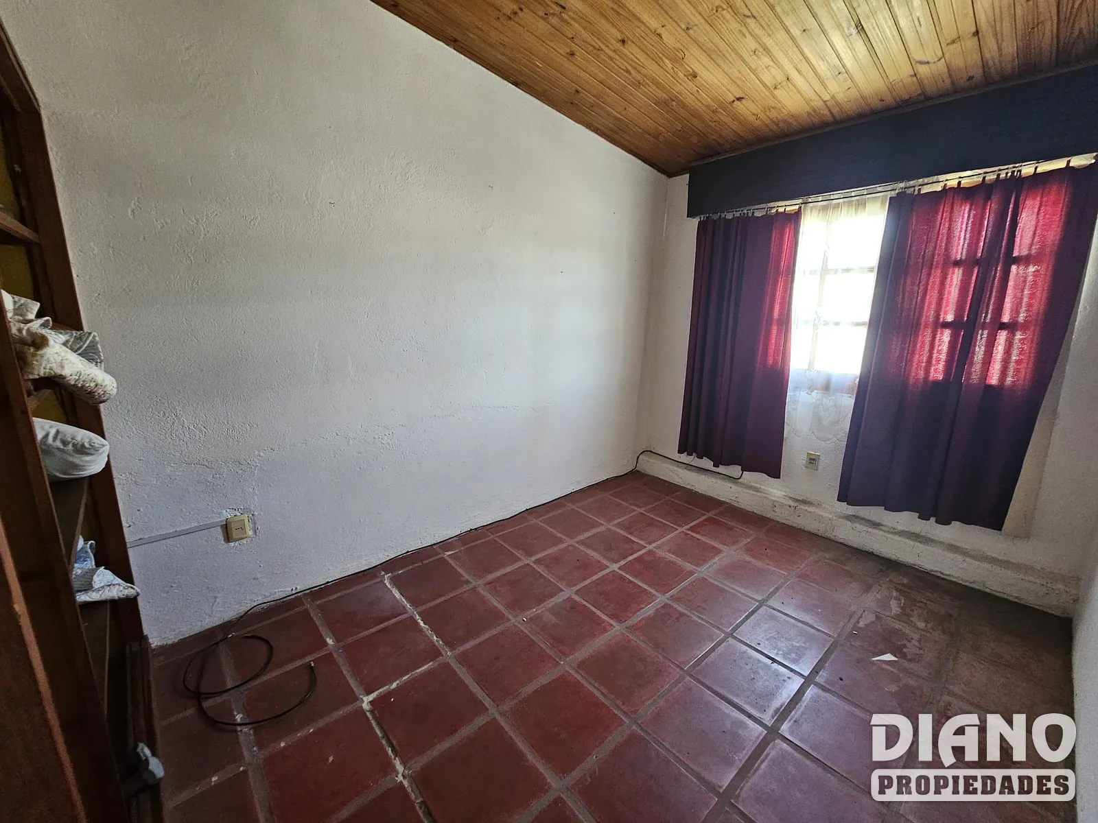 Centro, ex posada. Habitaciones con baño.