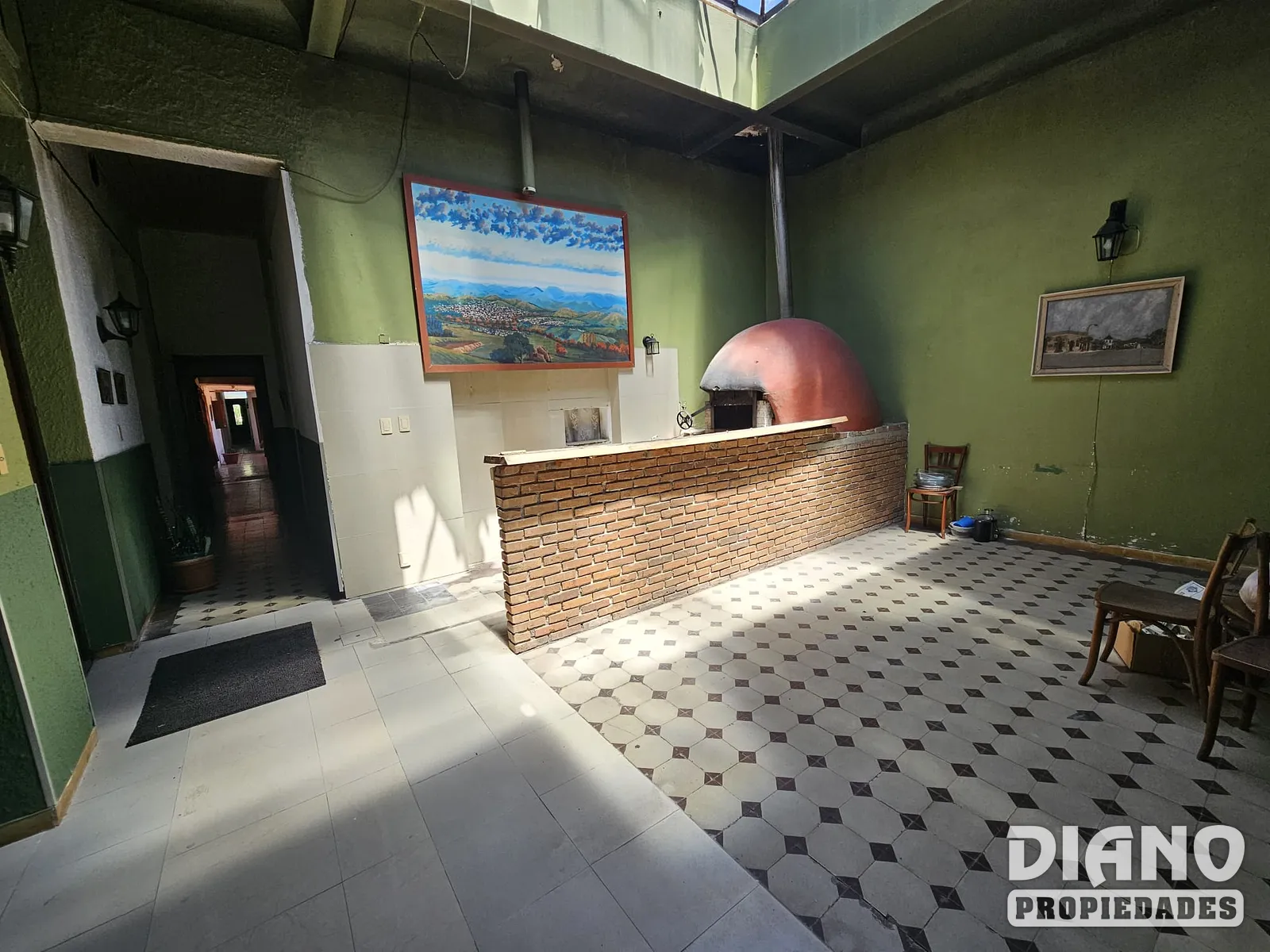 Centro, ex posada. Habitaciones con baño.