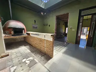 Centro, ex posada. Habitaciones con baño.