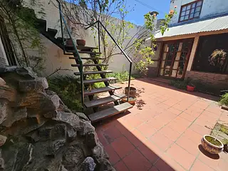 Centro, ex posada. Habitaciones con baño.