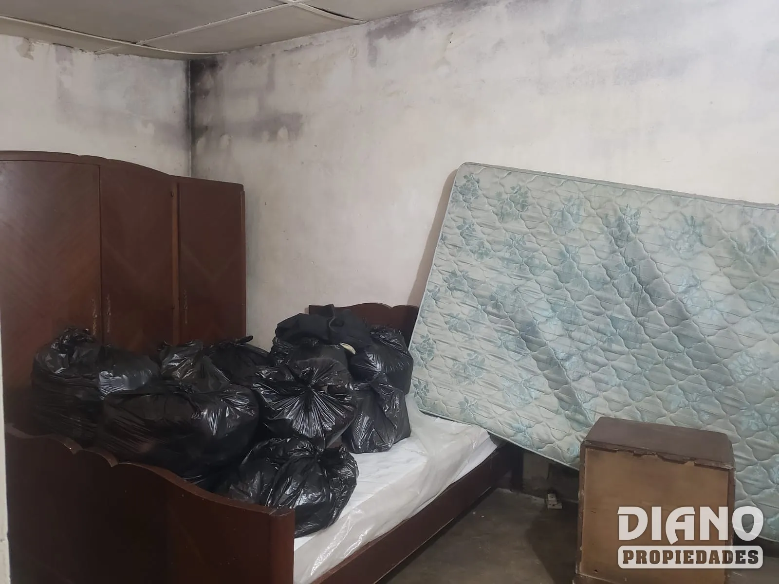 Cerro Artigas, salida a dos calles. Para reciclar. 