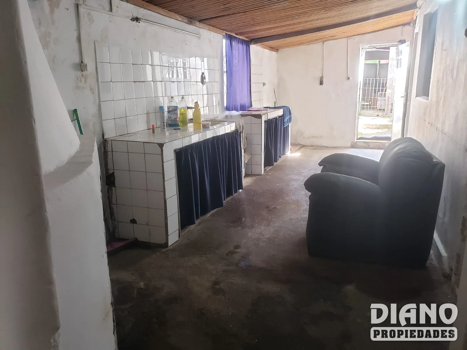 Cerro Artigas, salida a dos calles. Para reciclar. 