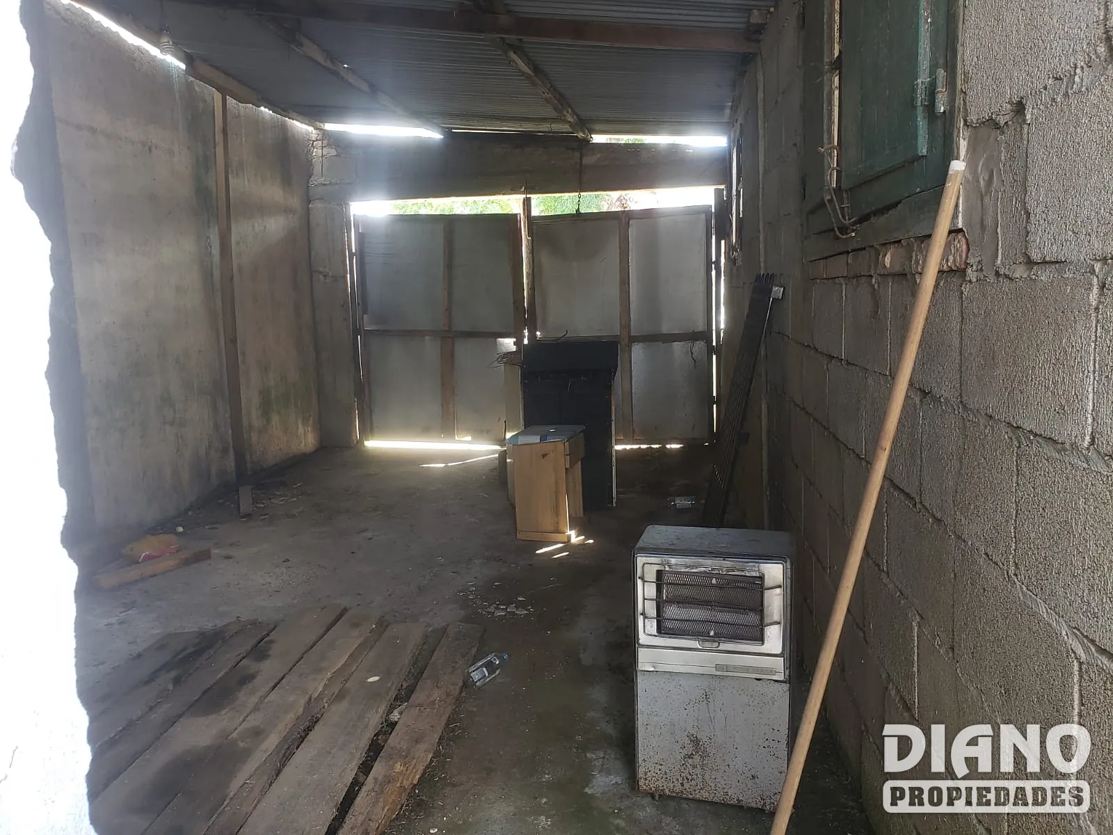 Cerro Artigas, salida a dos calles. Para reciclar. 