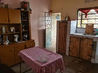 Camino Las Tropas, fondo amplio.