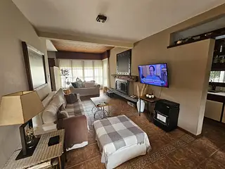 Excelente casa a pasos del centro.