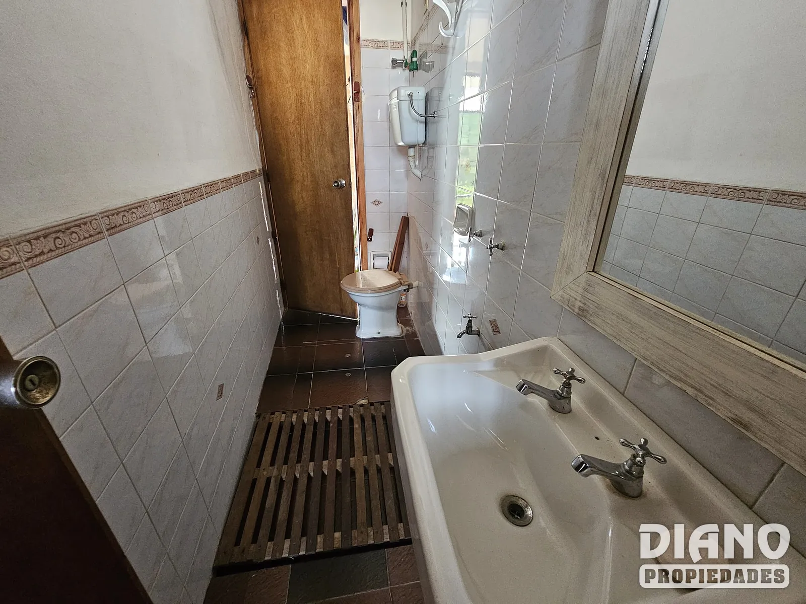 Excelente casa a pasos del centro.