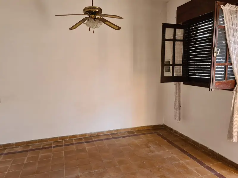 Casa céntrica amplia, con garaje. Calle Washington.