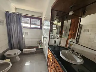 Excelente casa a pasos del centro.