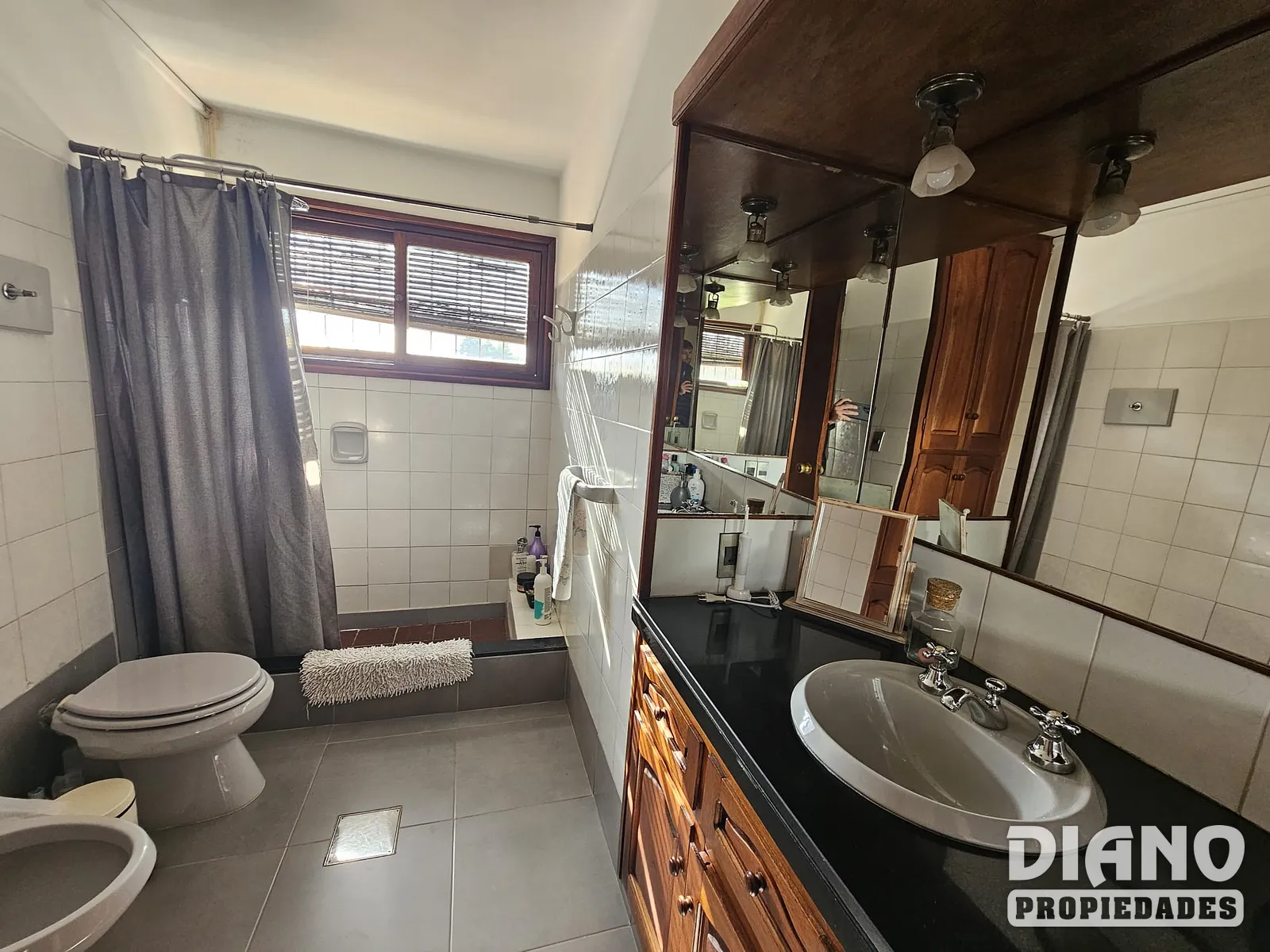 Excelente casa a pasos del centro.