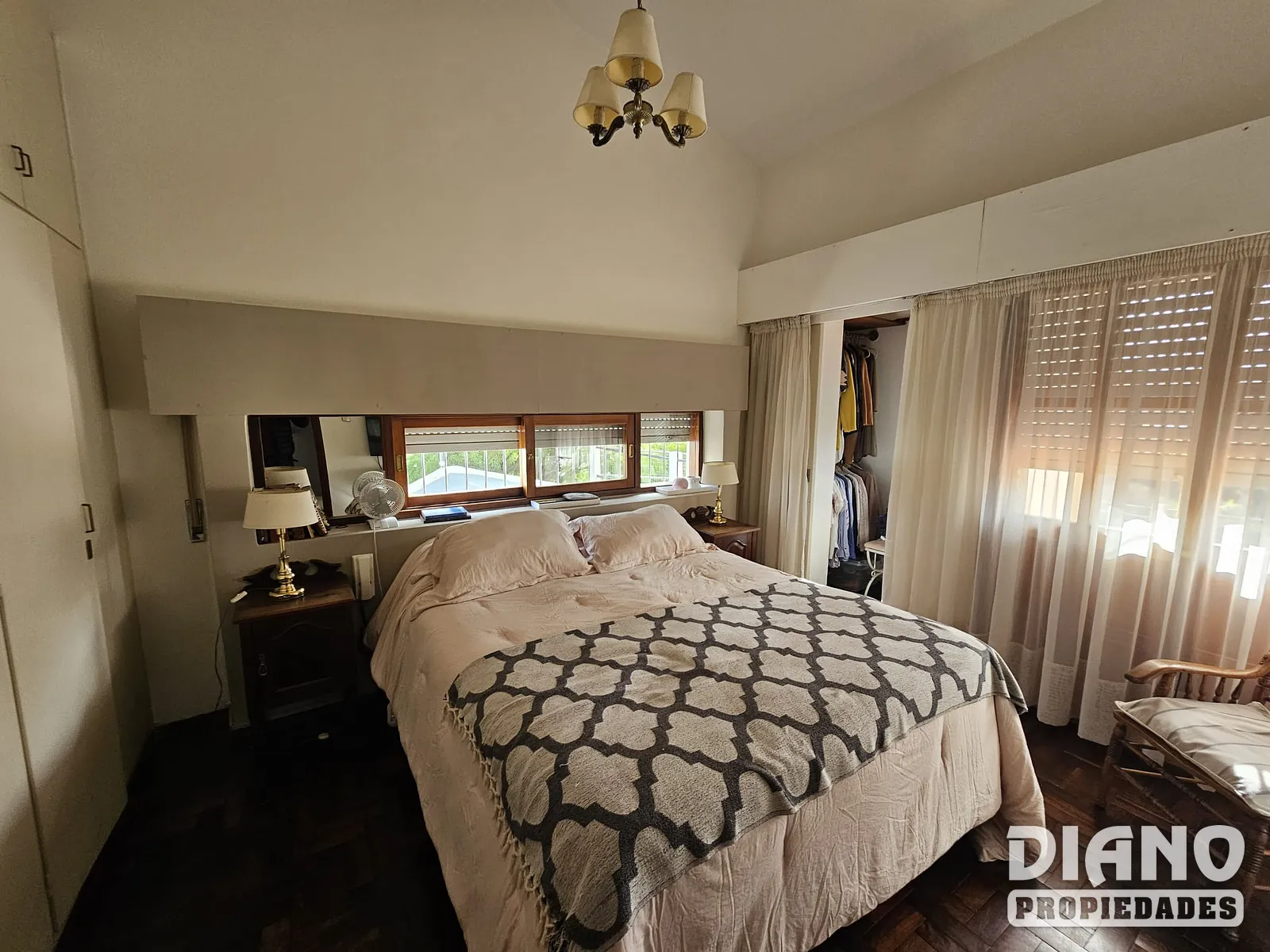 Excelente casa a pasos del centro.