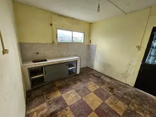 Barrio Escriu sobre rotonda. 