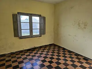 Barrio Escriu sobre rotonda. 
