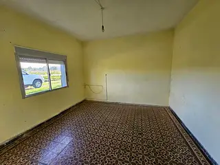 Barrio Escriu sobre rotonda. 