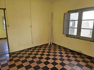 Barrio Escriu sobre rotonda. 