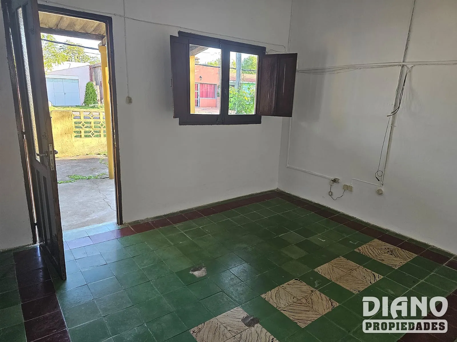 Estación, a pasos de Av. Artigas