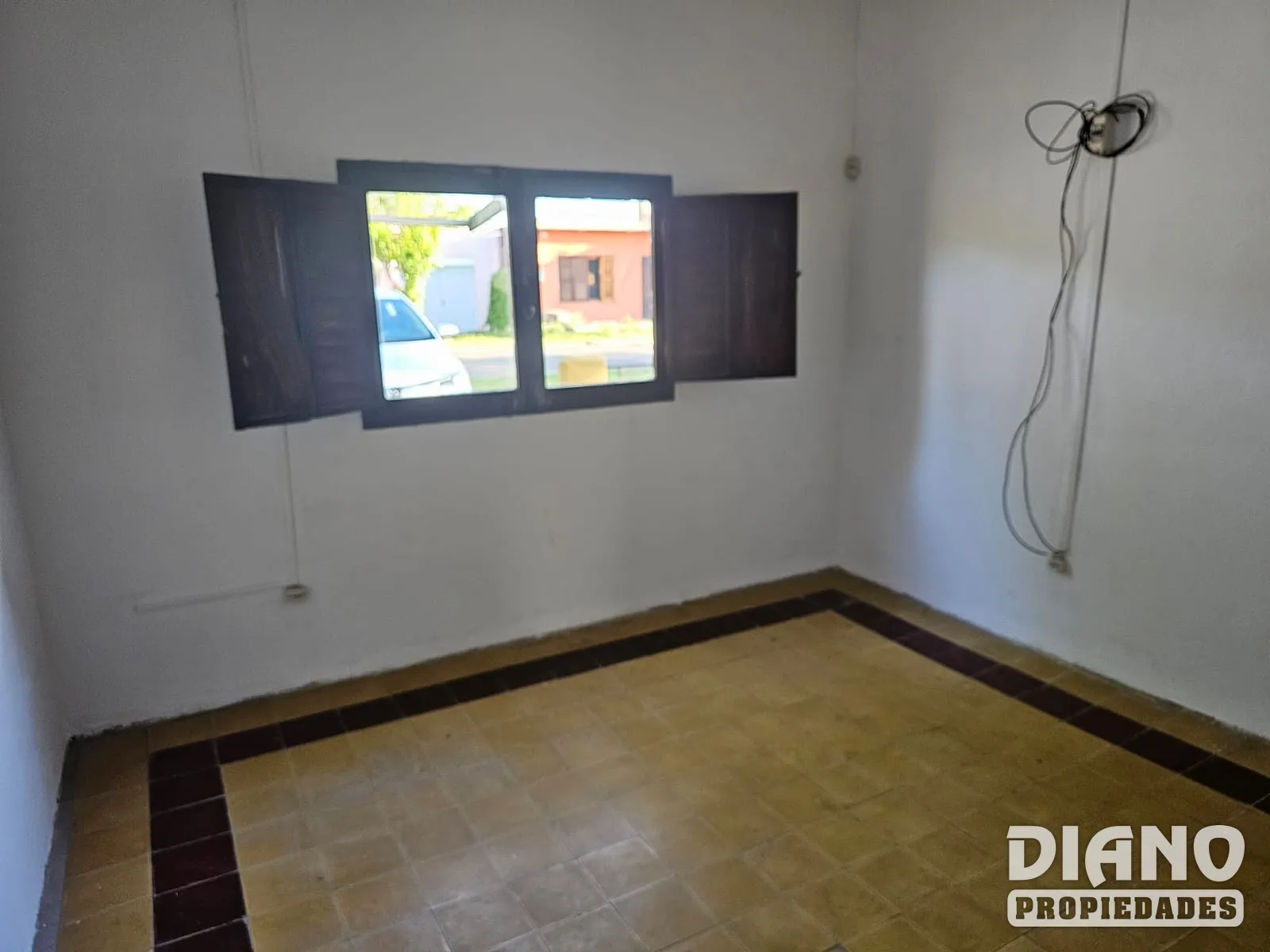 Estación, a pasos de Av. Artigas