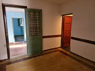 Casa céntrica amplia, con garaje. Calle Washington.