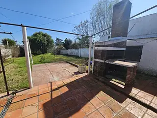 Centro, excelente casa, garaje para 3 vehículos.