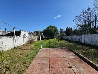 Centro, excelente casa, garaje para 3 vehículos.