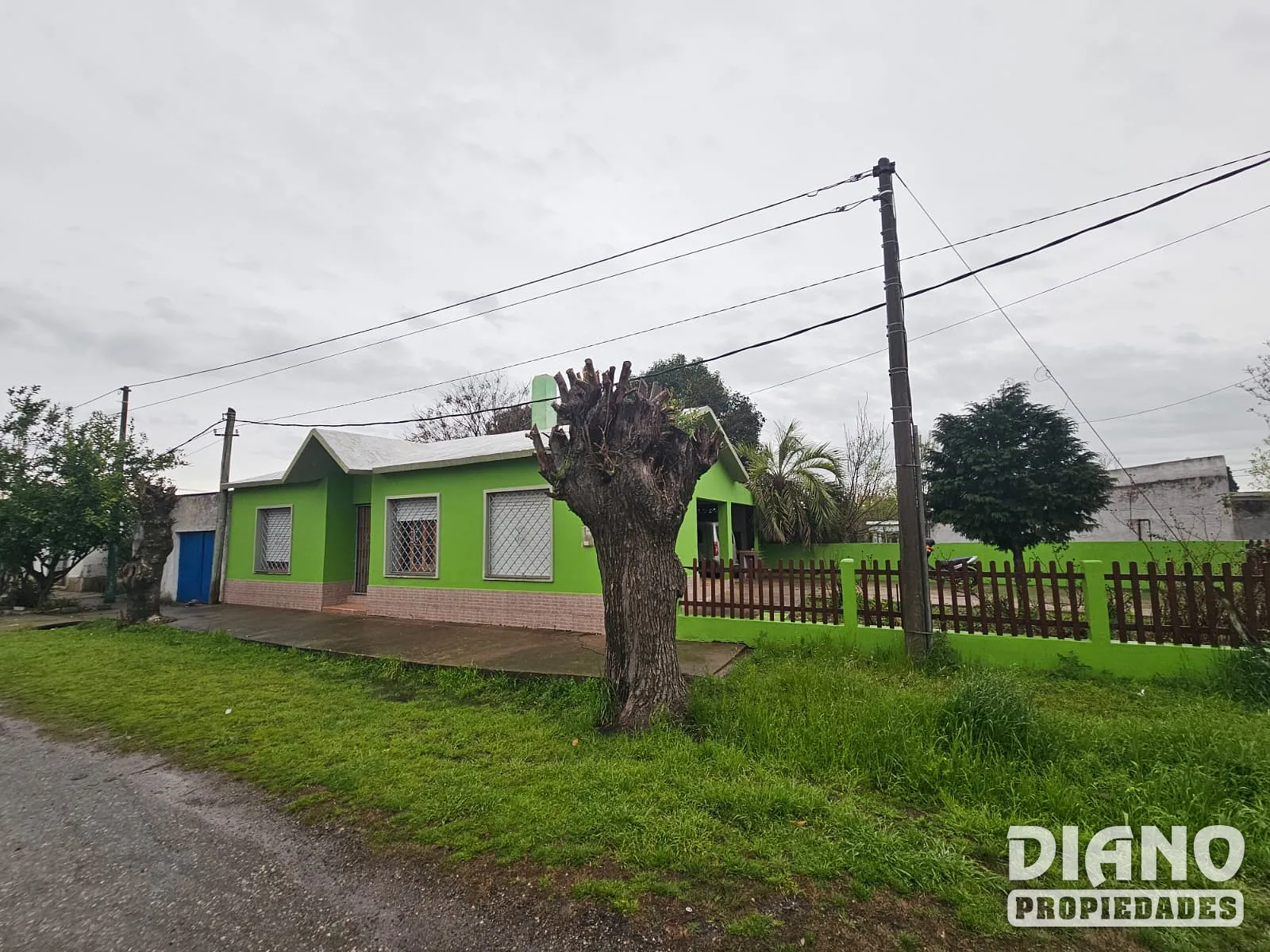 Estación, hermosa casa, pronta para entrar