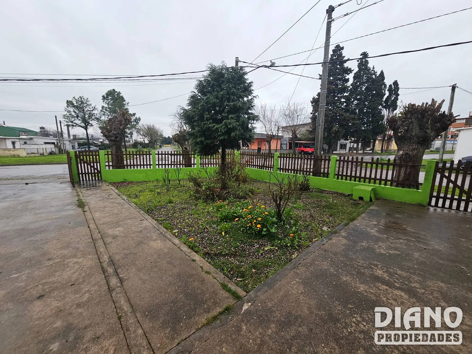 Estación, hermosa casa, pronta para entrar