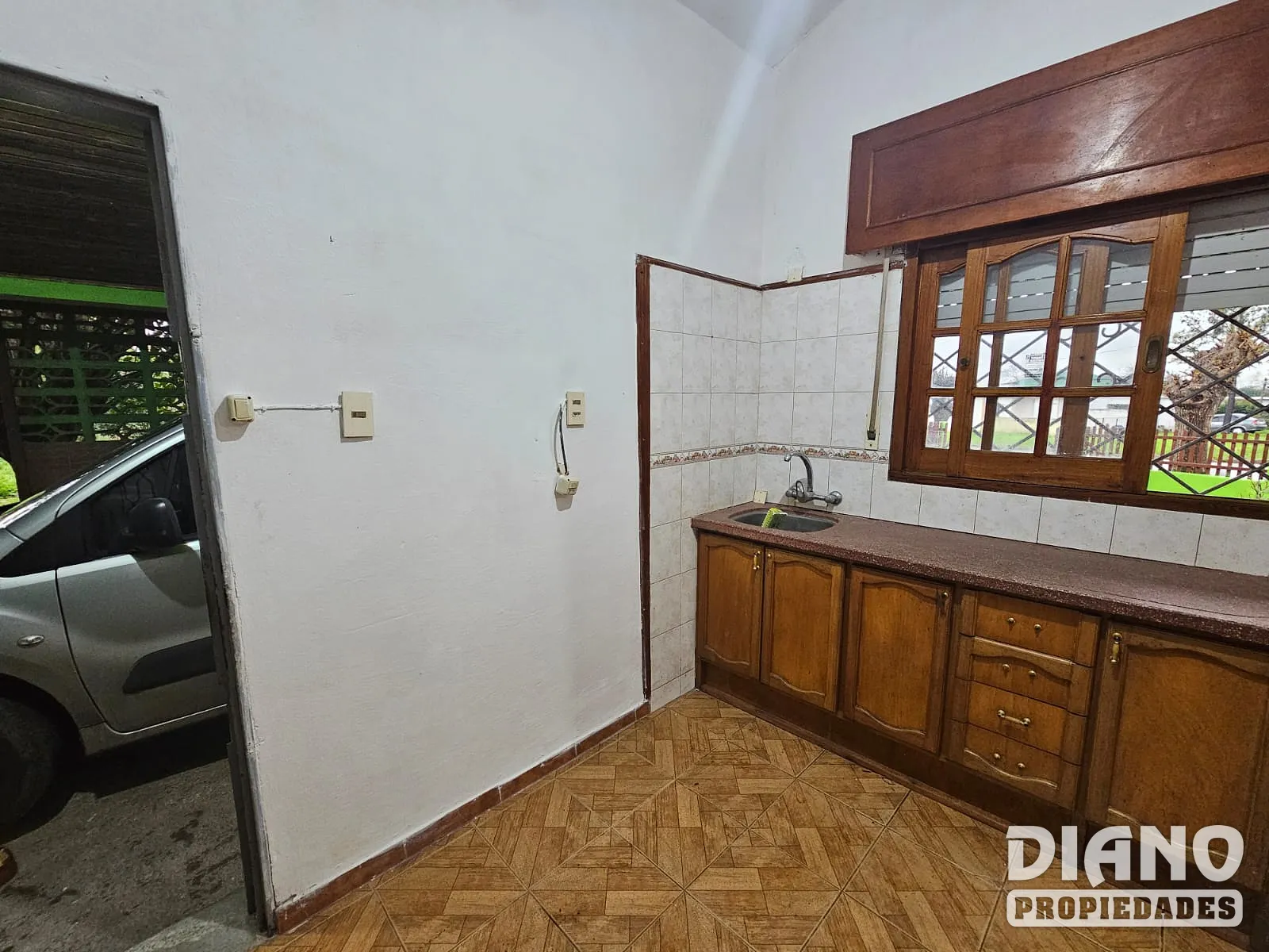 Estación, hermosa casa, pronta para entrar