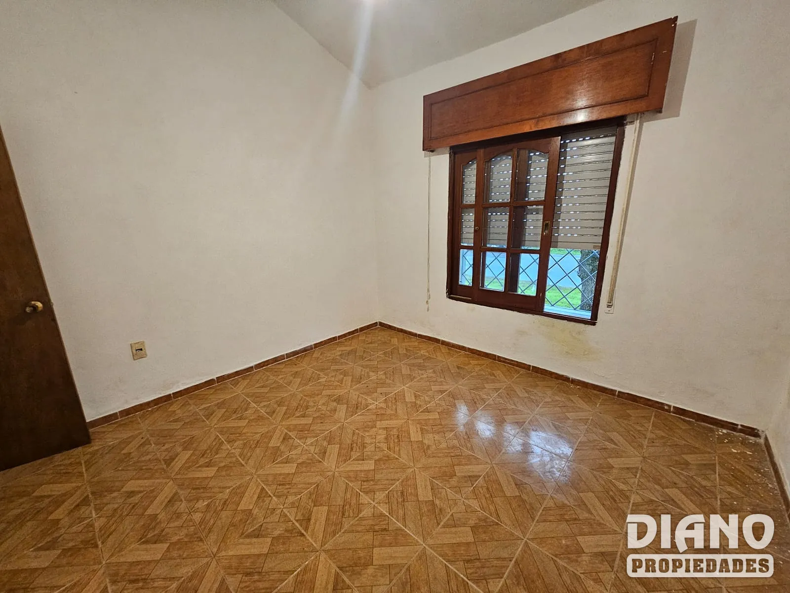 Estación, hermosa casa, pronta para entrar