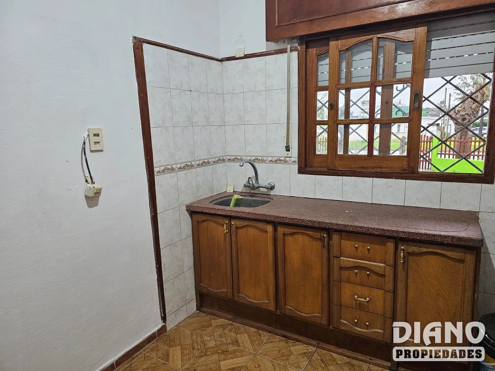 Estación, hermosa casa, pronta para entrar