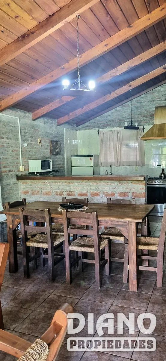 Villa Serrana, Macachines