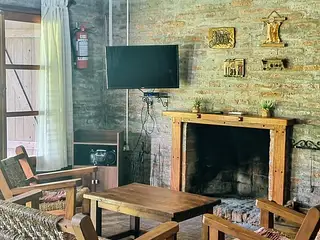 Villa Serrana, Macachines