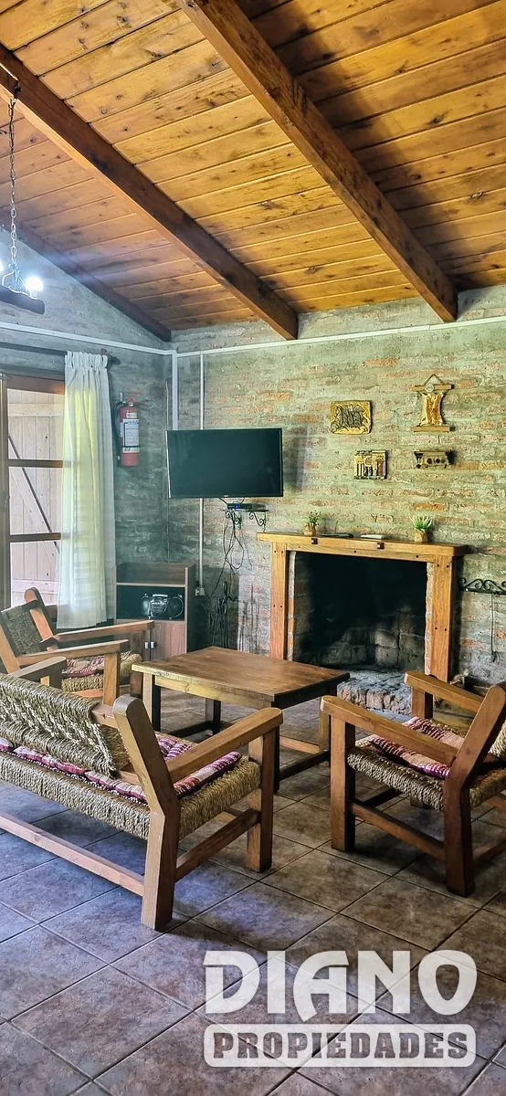Villa Serrana, Macachines