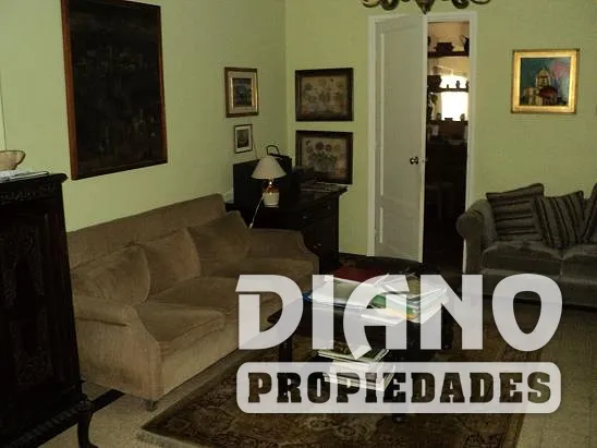 Pleno centro, excelente casa en 2 plantas