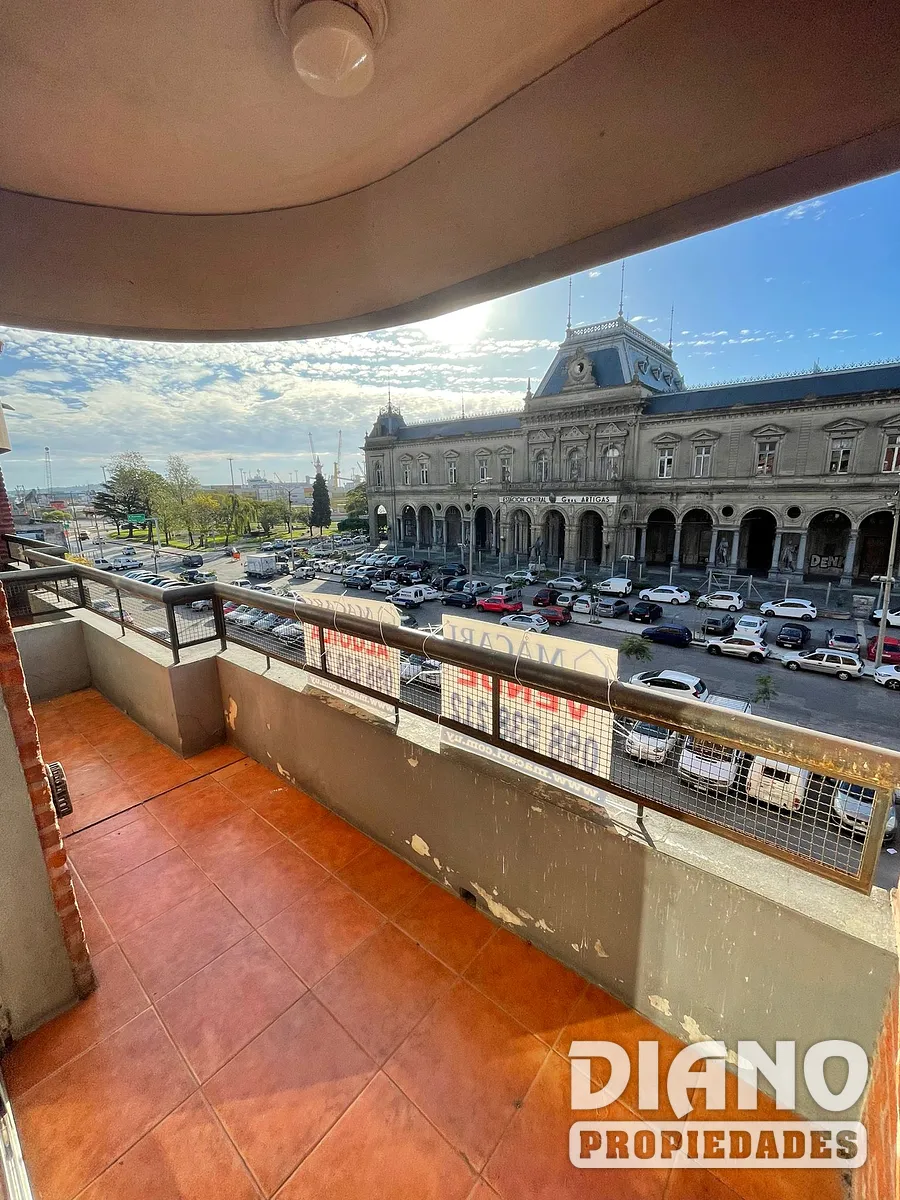 Apartamento, Montevideo, frente a AFE