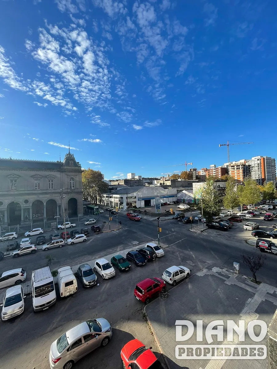 Apartamento, Montevideo, frente a AFE