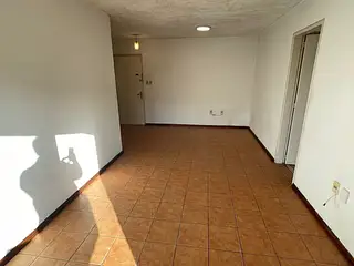 Apartamento, Montevideo, frente a AFE