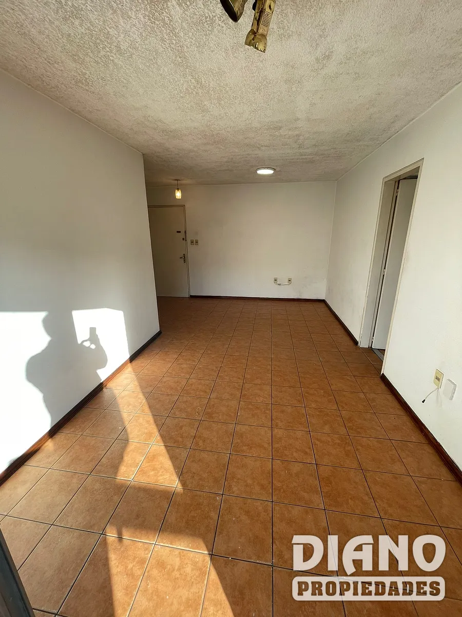 Apartamento, Montevideo, frente a AFE